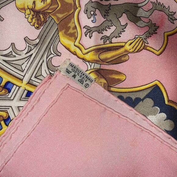 Hermes British Heraldry Coat Of Arms Pink Gold Blue 100% Silk Scarf 90cm Square - Picture 12 of 16